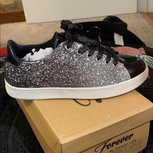 Forever Shoes size 9 black and silver sparkles